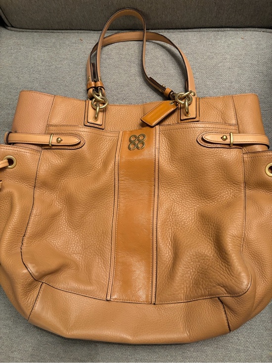 Coach Handbags - Coach Pebbled Leather Tote
